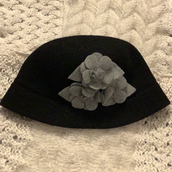 August Women Hat!!!  Measurement: 8L x 8W x 5H - Picture 2 of 7